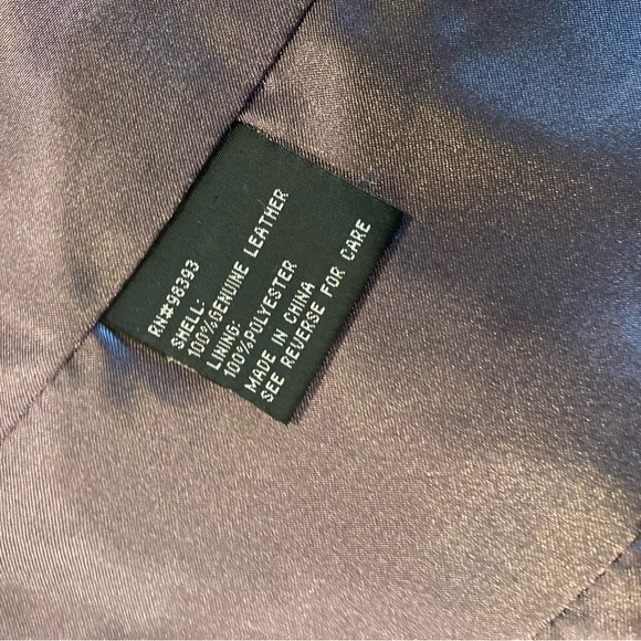 Well made 100% Leather trench coat. Lots of high end details. Size Small. - Picture 7 of 10